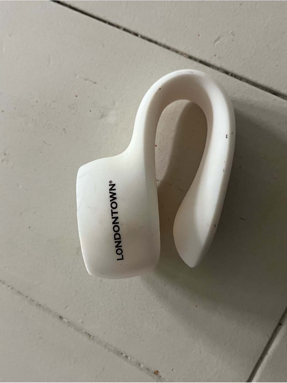 LONDONTOWN White Nail Clip Hook
